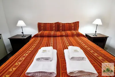 Image de Cabins located in the forest just 5 minutes from the center. . .