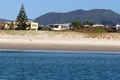 Image de Absolute Beachfront Luxury Holiday House-Omaha