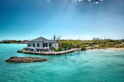 Image de Rockspray: One of a kind two bed, two bath villa!