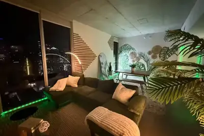 Image de Miami Modern Loft • Murals • Floor-to-Ceiling