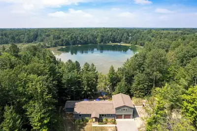 Image de The Timber Shore @ Interlochen | Private Lakefront | Hot Tub | Game Room | 12 Forested Acres