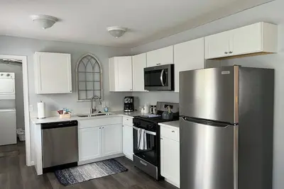 Image de Charming 3-bedroom Walking distance to Beach bottom unit of duplex in Edinboro