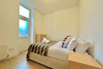 Image de Large Flat in Notting Hill – Bright, Stylish, and Ideally Located Near. . .