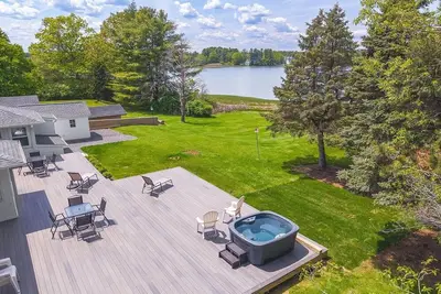 Image de Serene WaterView House, Hot Tub, Fireplace, Large Deck & Yard!