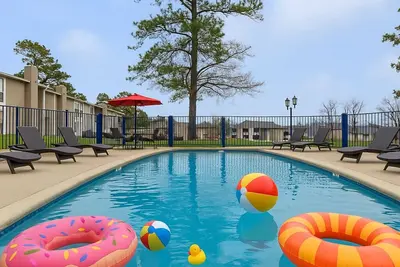 Image de Near Fort Polk • Pool • Gym • Shopping • Golf