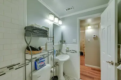 Image de Walk to Sfa – Quiet, Remodeled 2br w/ Fast Wi-Fi, Parking & Full Kitchen | Ideal for Families & Nurses