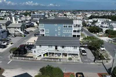 Image de Charming cottage in Fenwick Island - One house off the Ocean Front.