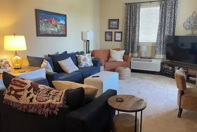 Image de Walk to campus from the \"Tiger Corner\" condo!