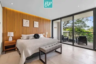 Image de Canal-View Condo w/ Pool, Gym & Parking: Mio