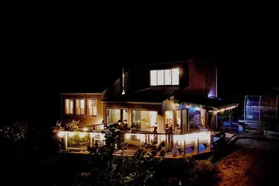 Image de Redwoods & Waves- An experience. Disc Golf, Putting Green, Beach toys, sleeps 6