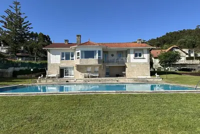 Image de Villa in Chancelas with direct access to the beach