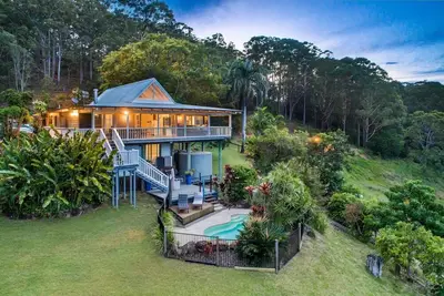 Image de Amara Guest House: Retreat Venue with Yoga, Sauna & Pool Near Sunshine Coast