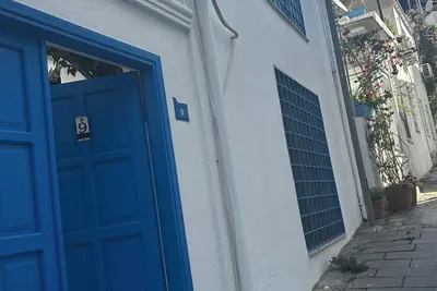 Image de 50m to the Beach – Private Courtyard House, Sleeps 6