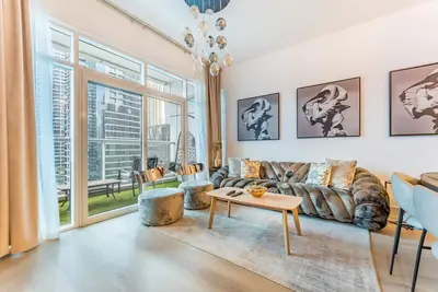 Image de Marina-Facing Balcony Overlooking Yachts & Skyline 2br, Stone’s throw from Tram