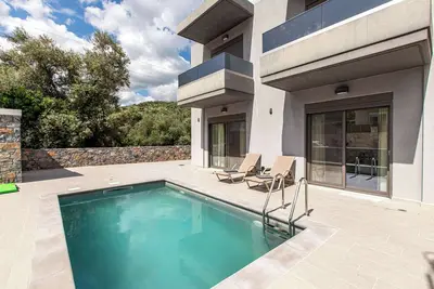 Image de Neaira Ground Floor Apartment With Private Pool