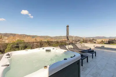 Image de Neaira First Floor Apartment With Private Hot Tub