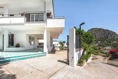 Image de Sea Frame Design Apartments with Pool by Wonderful Italy