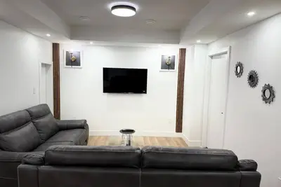 Image de 2 Bdrm Suite|Tv| Wifi|Newly Built| 20 mins Airport