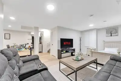 Image de Modern| Spacious Suite| Games| Netflix| King Bed