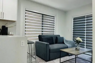 Image de Cozy 2 bedroom suite | Pet Friendly| Heated Garage