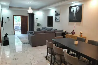 Image de Secure, discrete and quiet magnificent 3-bedroom apartment @ Libreville-Angondje