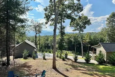 Image de Cozy spring getaway with sunset mountain views/12 min to downtown Franklin