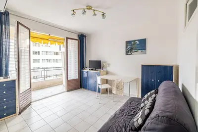 Image de Le Bristol avec balcon au calme en centre-ville