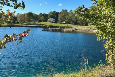 Image de The Hidden Maple - 10 minutes to Msu - Pet & Kid Friendly - Secluded with Pond!