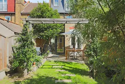 Image de Family Home - Whitton Green Oasis | Pass The Keys