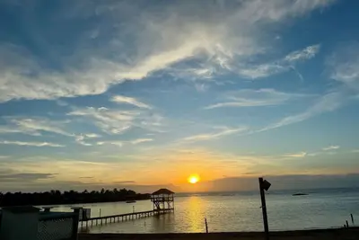 Image de Roatan Beachfront: Ocean Views, Private Pool & World-Class Diving Steps Away!