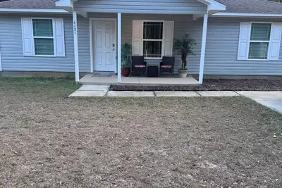 Image de This adorable 3 bedroom, 2 bath home is located in the heart of Milton, Florida.