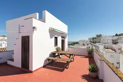 Image de Appartement charmant avec terrasse privée sur le toit au cœur de Vejer