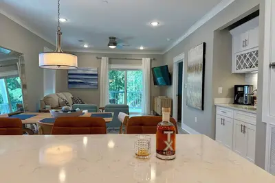 Image de Upstairs Luxe Style Condo at Diamondhead Country Club - Walk to the Clubhouse