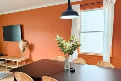 Image de Mississauga 5br Home – Steps to Lake & Trails