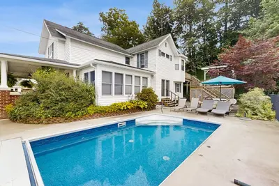 Image de Charming Lakeview home w/ heated pool, seasonal hot tub, & great location!