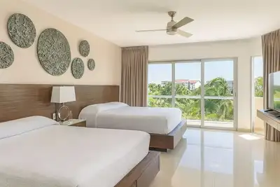 Image de Luxury Beachfront Resort + Airport transportation and Concierge