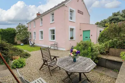 Image de The Pink House, pet friendly, character holiday cottage in Solva