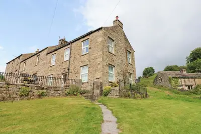 Image de South View, Gunnerside, pet friendly, with open fire in Reeth