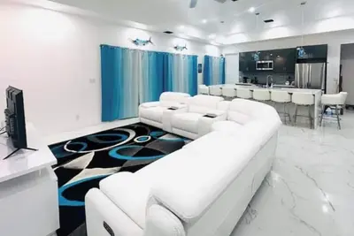 Image de The Other White House!