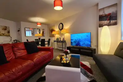 Image de Cozy 2bd/1ba | City Centre Luxury w/Free Parking.