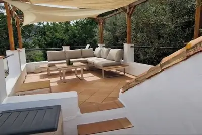 Image de Beautiful rustic house surrounded by olive trees, in the picturesque Axarquia Valley.