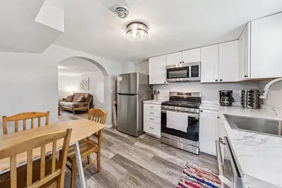 Image de Remodeled 2 Bedroom Apartment by Wedding Venues