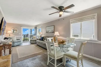 Image de Gone Coastal | Oceanfront | Community Pool
