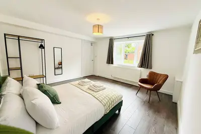 Image de Spacious 4‑Bed Home Near Metrolink Whitefield