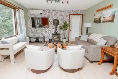 Image de N Conway House - hot tub, arcade room, new sauna & minutes from downtown!