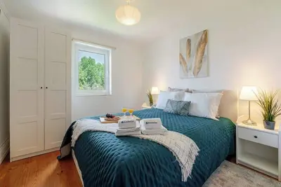 Image de Bright & Spacious Flat in Porto by HostWise