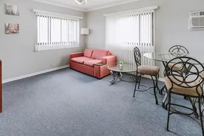 Image de Cozy Room in Brownstown • Private Bath • Wi-Fi