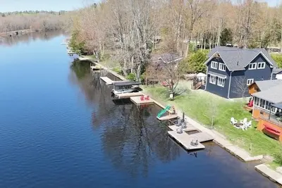 Image de Severn River Luxury Retreat, 3 bds, 2, 5 bath, sleeps 9 ppl, dogs welcome!