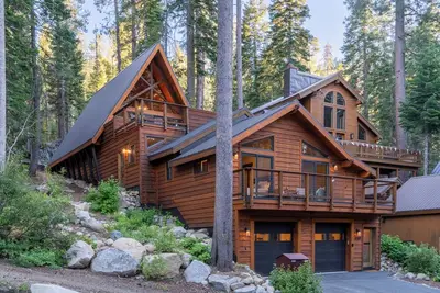 Image de A-Frame Retreat near Donner Lake with Hot Tub