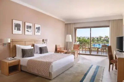 Image de Two Pool-view Rooms l Golf Pro Experience, Outdoor Pool & Beachfront Bliss